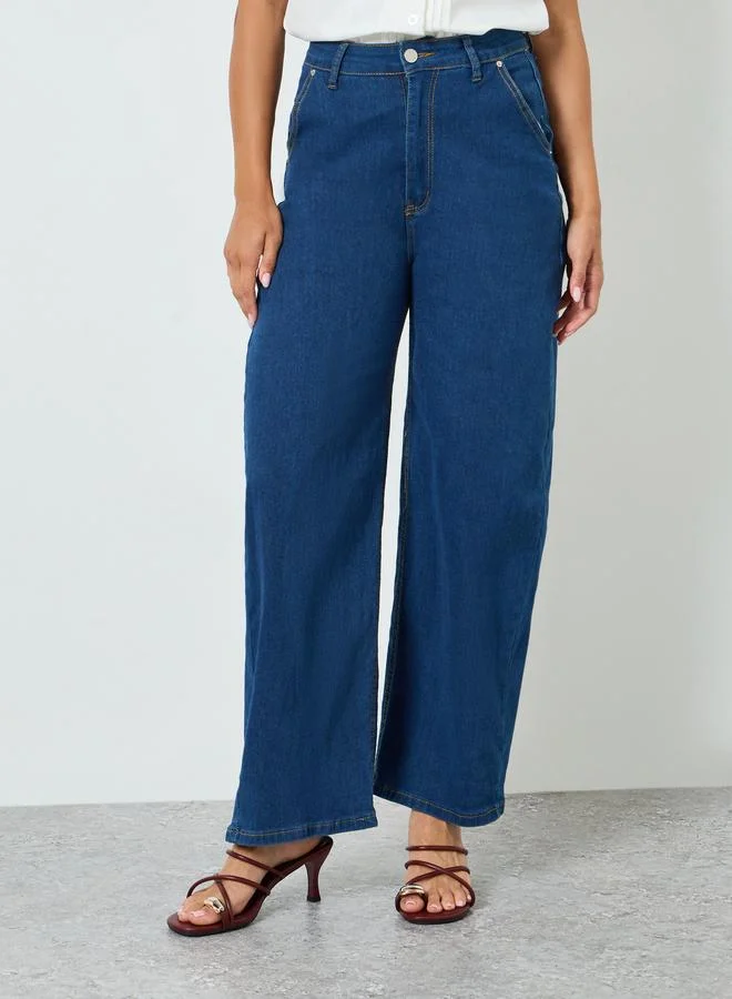 ستايلي جينز بقصة مريحة وخصر عالي